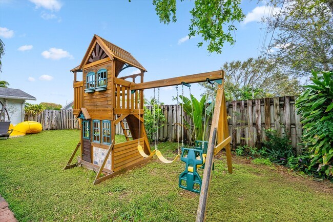 Building Photo - 16 Ridgewood Cir