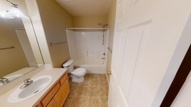 Building Photo - Updated Two Level Home in Sandy with Backyard. Pet Friendly