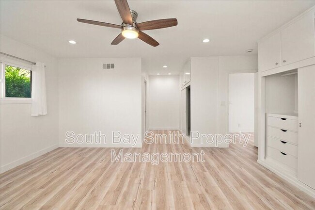Building Photo - 312 Ave Atezada