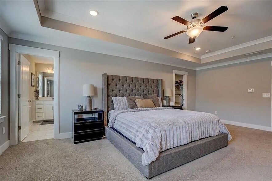 Building Photo - 1840 Eastmore Ave