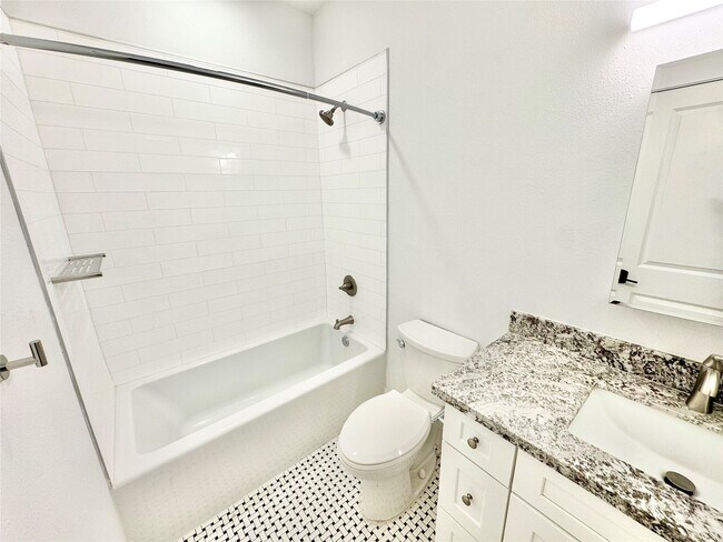 Building Photo - 2102 Mechanic St