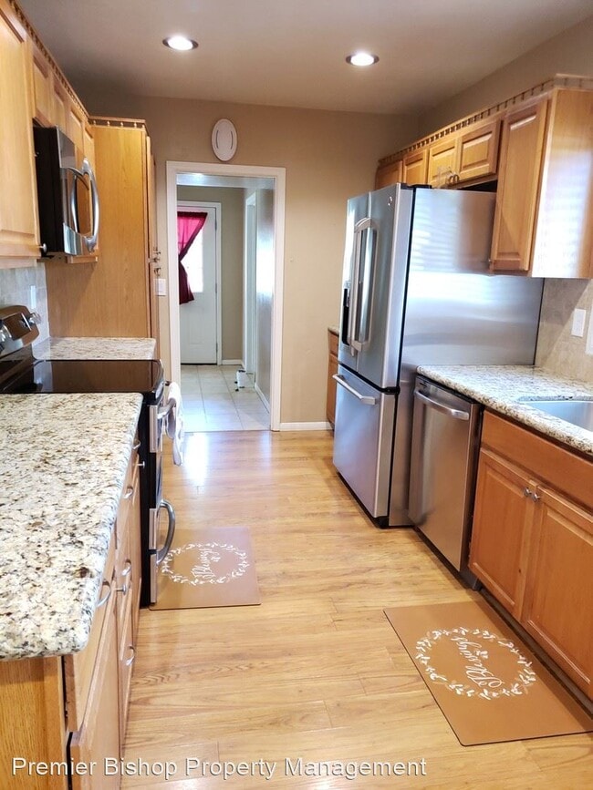 Building Photo - 3 br, 2 bath House - 2750 Highland