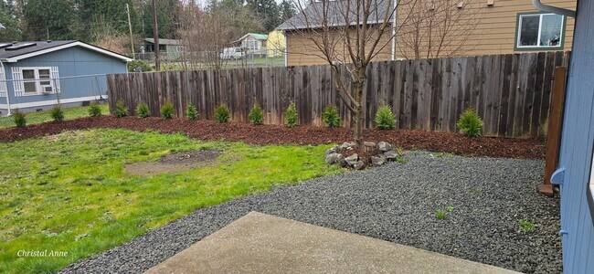 Building Photo - 3 bedroom 1 bath in Shorecrest Neighborhood