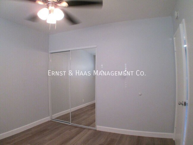 Building Photo - 815 E 9th St