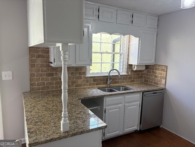 Building Photo - 228 Fairview Ave