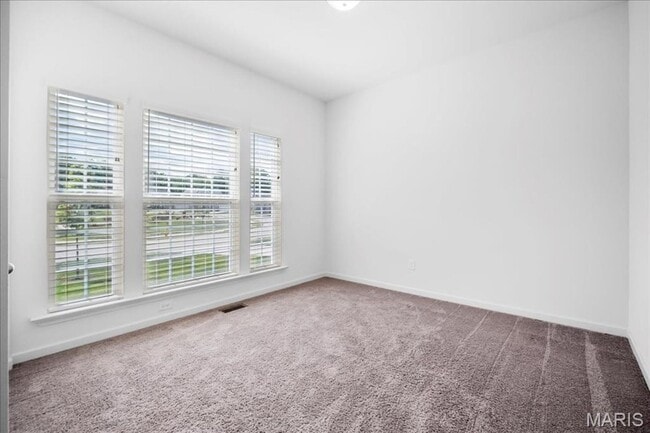 Building Photo - Stunning 3-bedroom, 2.5-bathroom home offe...