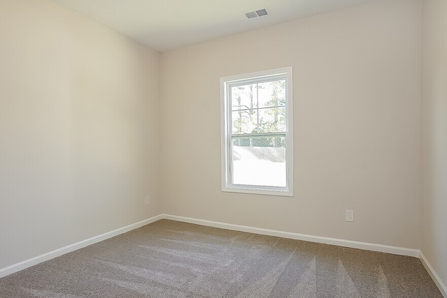 Building Photo - 360 Bainbridge Dr