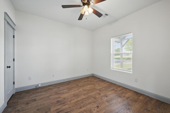 Building Photo - 3-Bedroom Haven for in Peaceful Denison