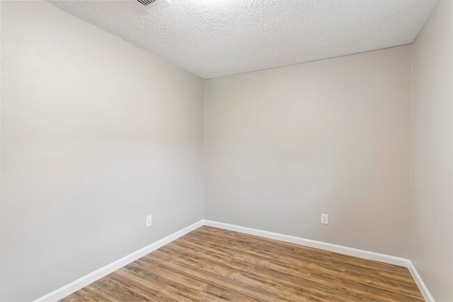 Building Photo - 6602 Indian Lake Dr