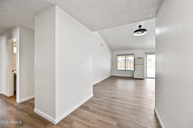 Building Photo - 4632 W Gail Dr