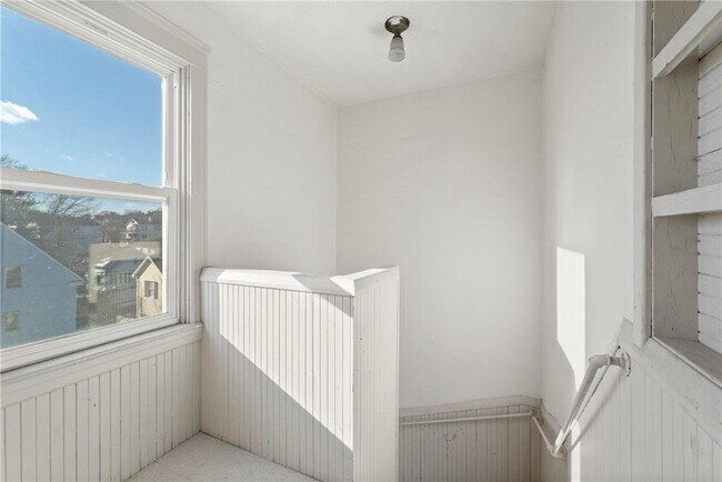 Building Photo - 19 Vale St