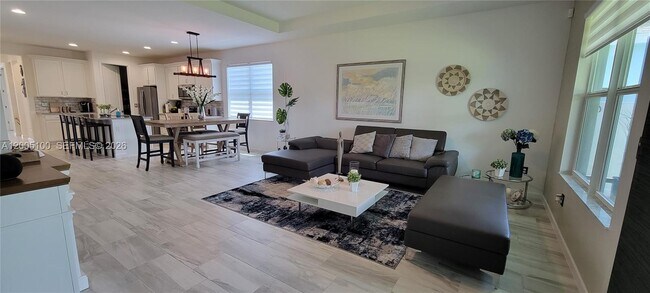 Building Photo - 11637 SW Lyra Dr.