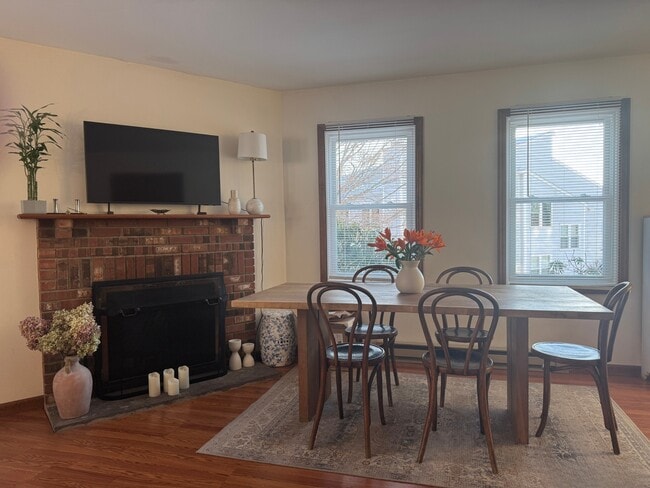 Building Photo - 83 Valley Dr