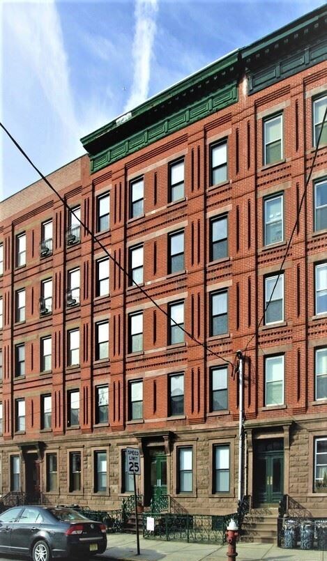 Building Photo - 1116 Hudson St