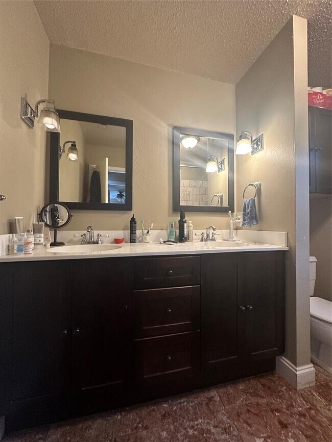 Building Photo - 3902 Peterson Ave