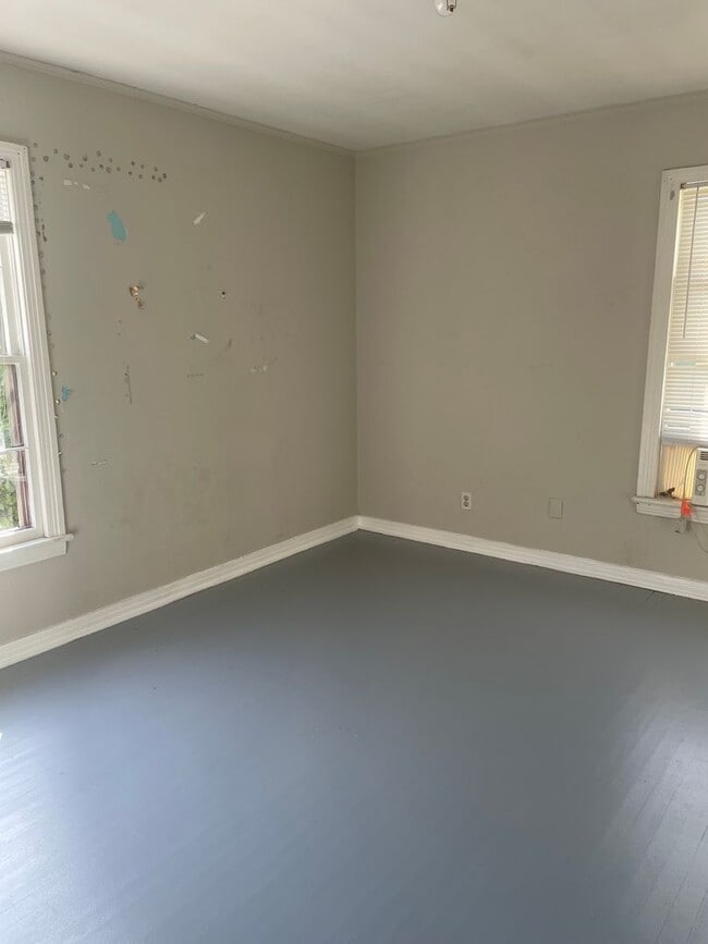 Building Photo - New Paint and Flooring, 1 Bedroom Bossier Home