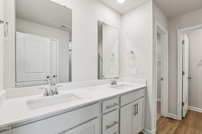 Building Photo - 936 Grand Mesa Dr