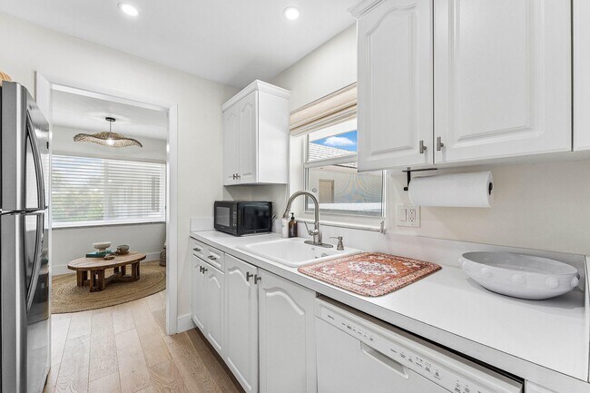 Building Photo - 207 Tropic Isle Dr