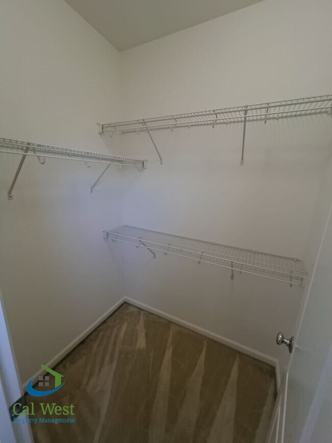 Building Photo - $5295 - 2 Story, 4 bed - 2 Bath Home in se...