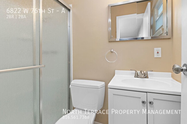 Building Photo - 2BR 2B with W/D and Hardwood Floors