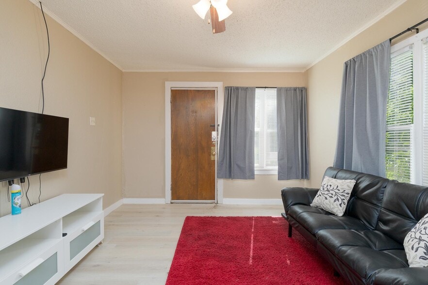 Building Photo - 1341 Hickory St