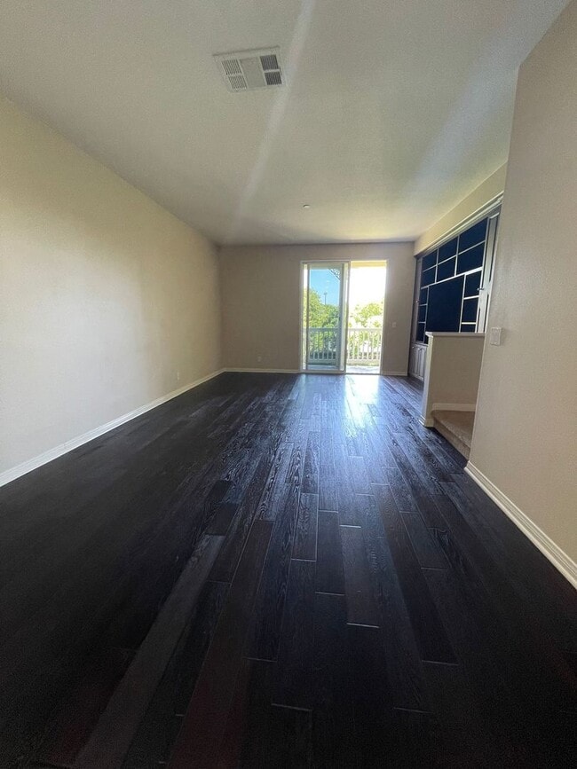 Building Photo - Condo Located in the Gorgeous Columbus Grove