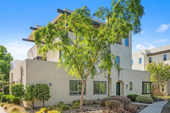 Building Photo - 123 Interval