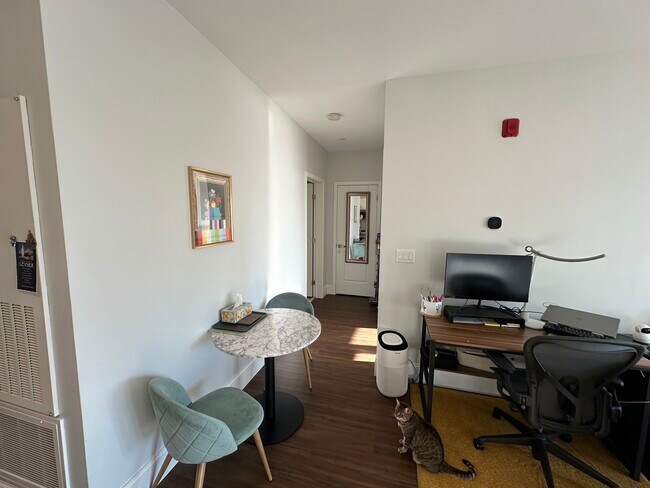 Building Photo - 205 Maverick St