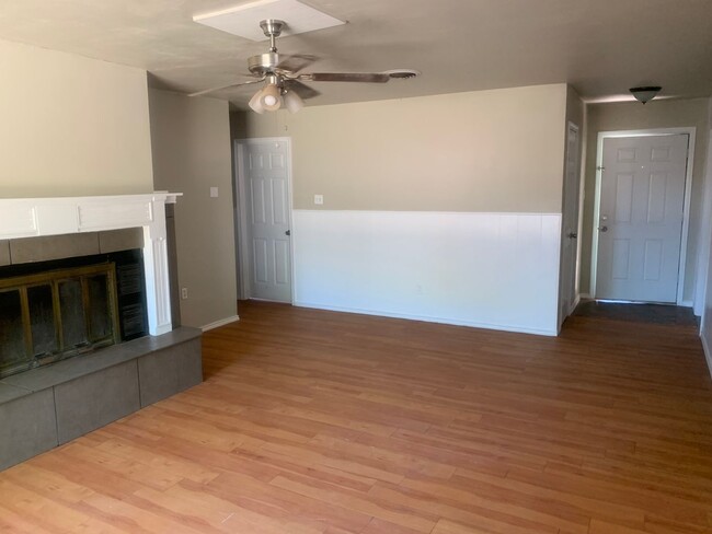 Building Photo - 4 Bed/2 Bath in Wester Neighborhood (50th ...