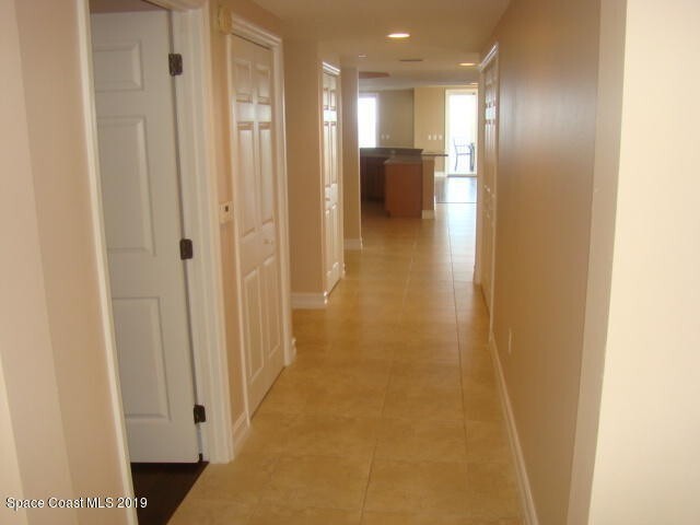 Building Photo - Water front condo