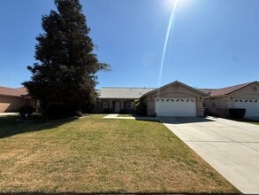 Building Photo - Spacious 4-Bedroom Home in Southwest Bakersfield