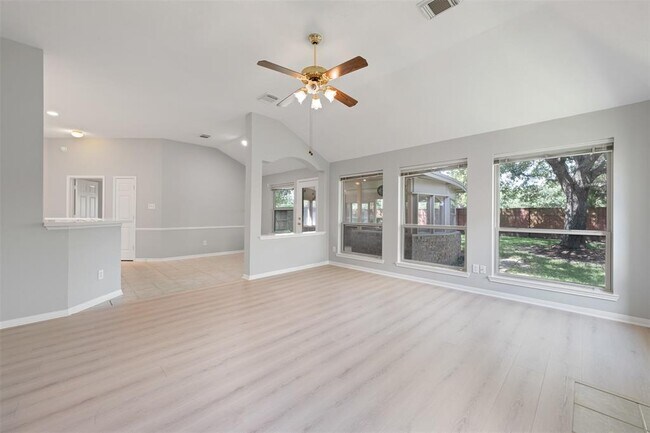 Building Photo - 2618 Parkbriar Ln