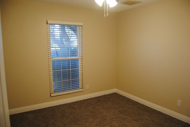 Building Photo - *Move-in special with a month of free rent on your 3rd month of tenancy*