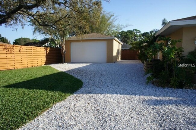 Building Photo - 2704 Marlette St