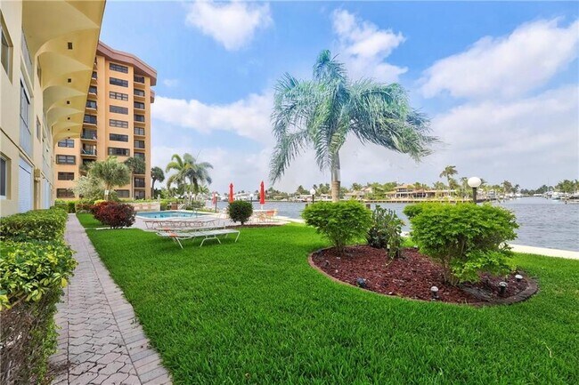 Building Photo - 505 N Riverside Dr