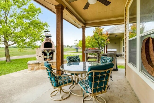 Building Photo - Charmer in Blanco River Village with Amazing Back Patio!