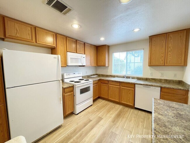 Building Photo - 6160 Rumrill St