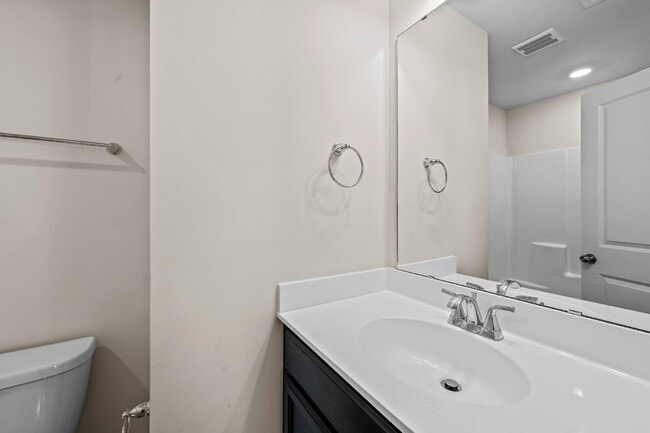 Building Photo - Charming 2-Bedroom, 2.5 Baths Townhouse in...