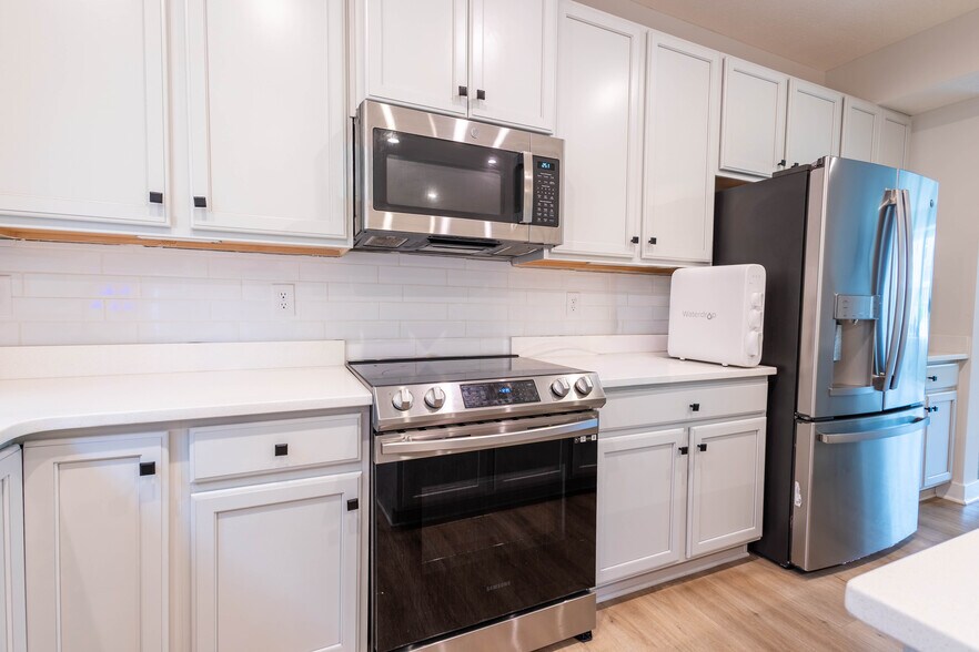 Building Photo - 6800 Frey Ln