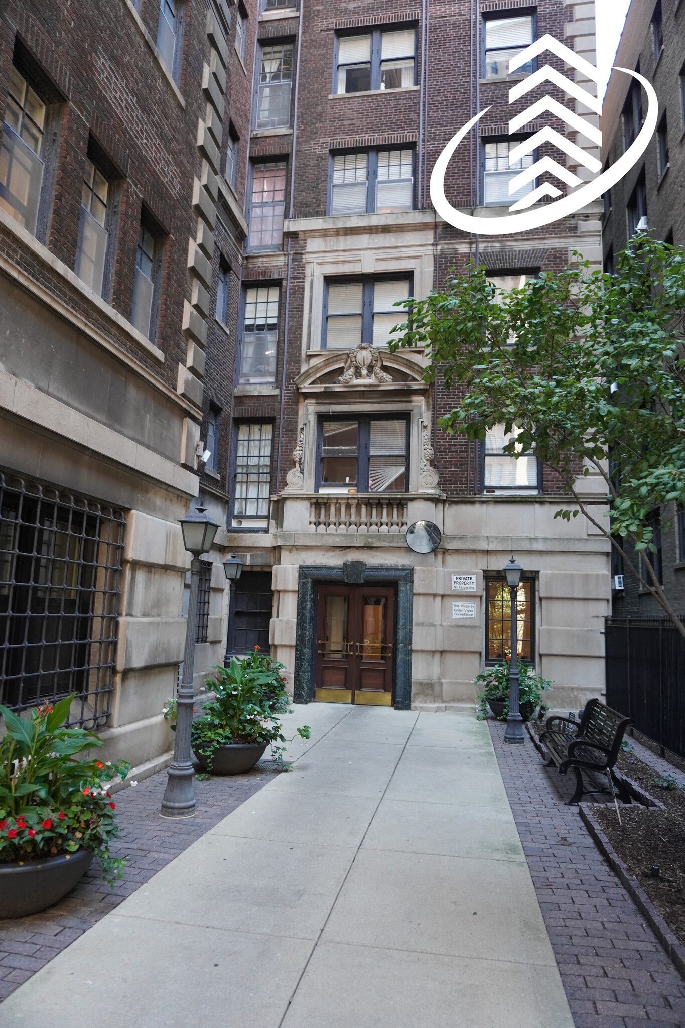 Building Photo - 422-24 West Melrose St.