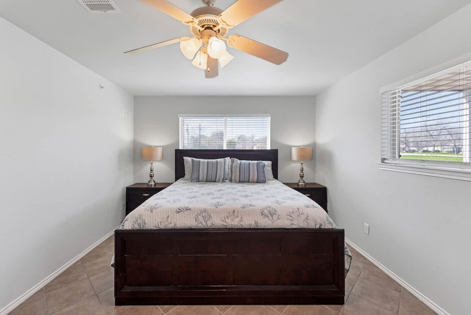 Building Photo - 730 E Mather St