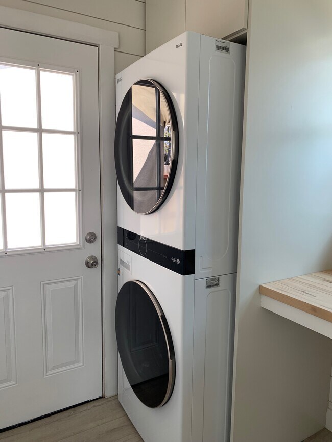 Building Photo - 3956 Olmsted Ave