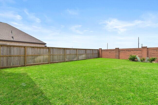 Building Photo - 21118 Garden Palm Dr