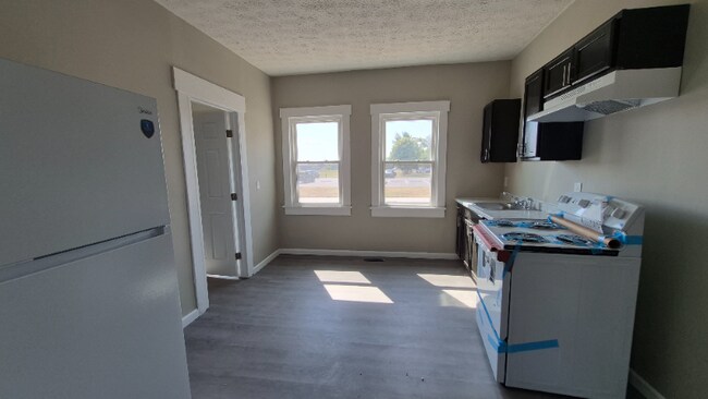Building Photo - 912 Riverview Terrace