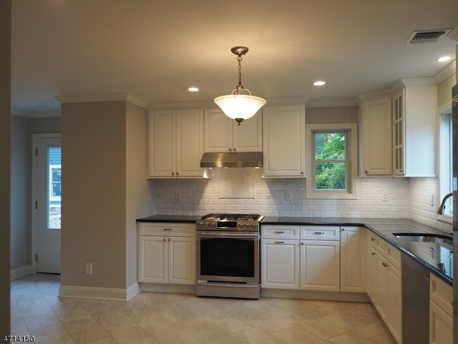 Building Photo - 4 Alma Ave