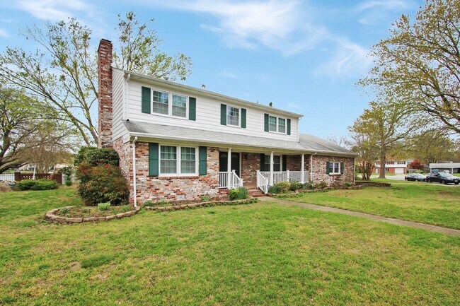 Building Photo - 427 Elizabeth Lake Dr