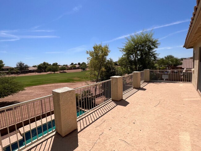 Building Photo - 5 Bed 4 Bath Beautiful Gilbert Home - Gated Community On Golf Course