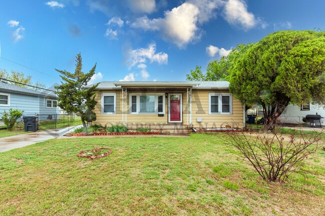 Primary Photo - 2328 W Crawford St