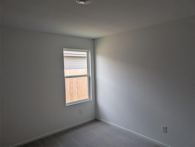 Building Photo - 25508 Roy Rogers Rd