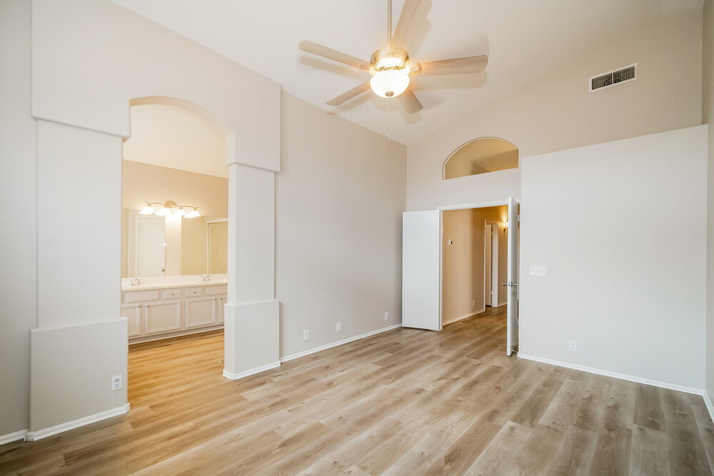 Building Photo - 1069 W Glenmere Dr
